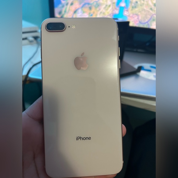 iPhone 9 plus - Picture 2 of 5